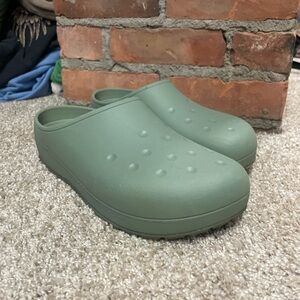 🩴 Crocs Quiet Classic Clogs – Men’s 12 🌿